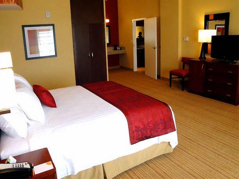 Отель Courtyard Waterbury Downtown Экстерьер фото