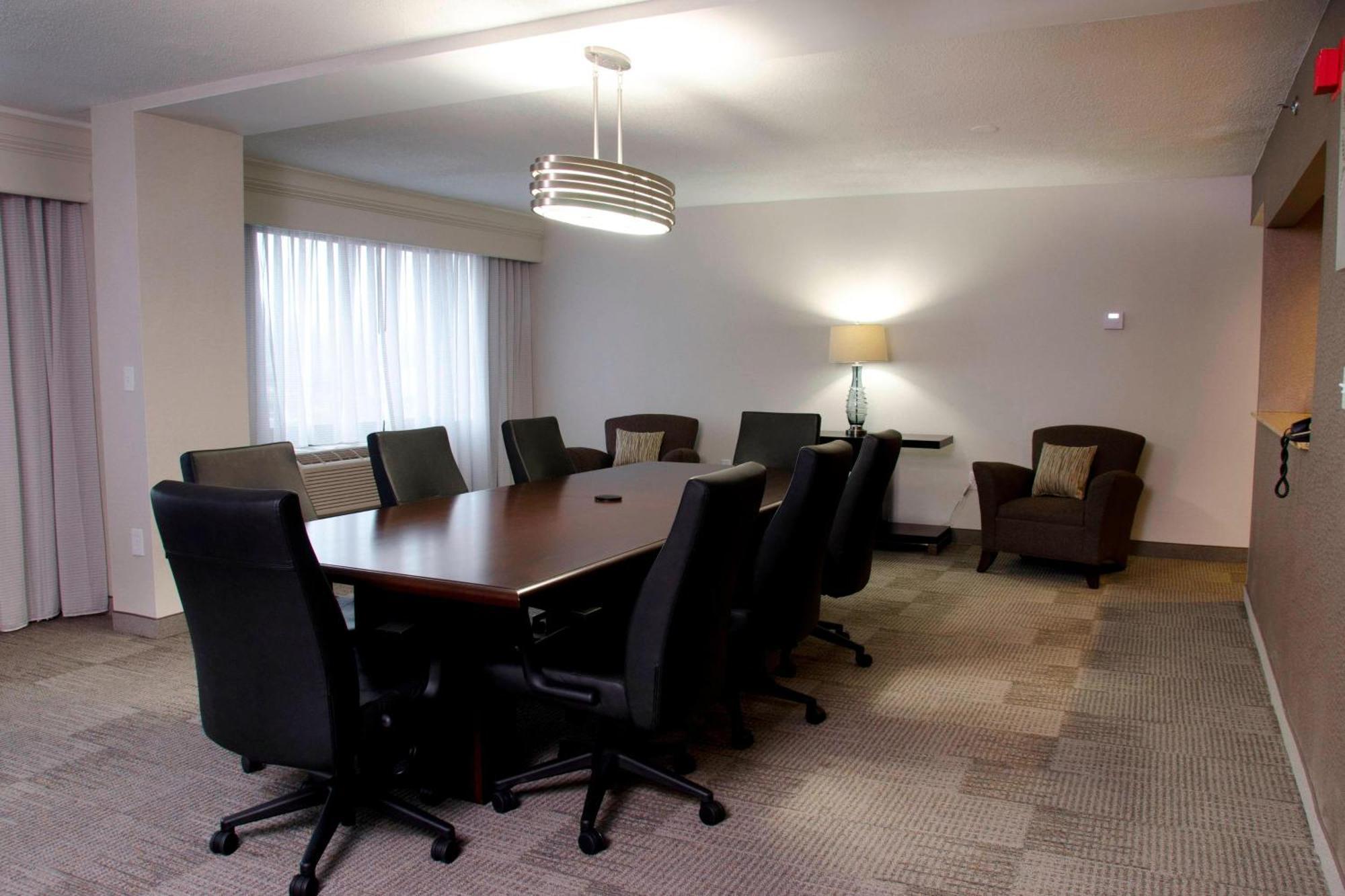 Отель Courtyard Waterbury Downtown Экстерьер фото